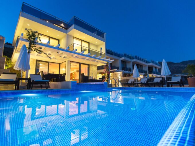 Villa Squid 1
