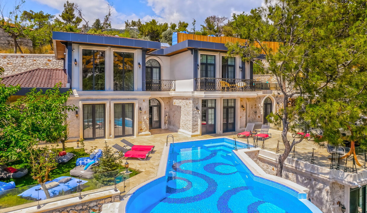 Ada Villa (2)