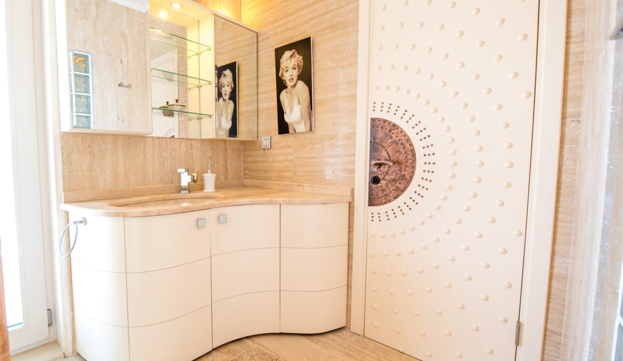Villa Ayser bespoke bathroom