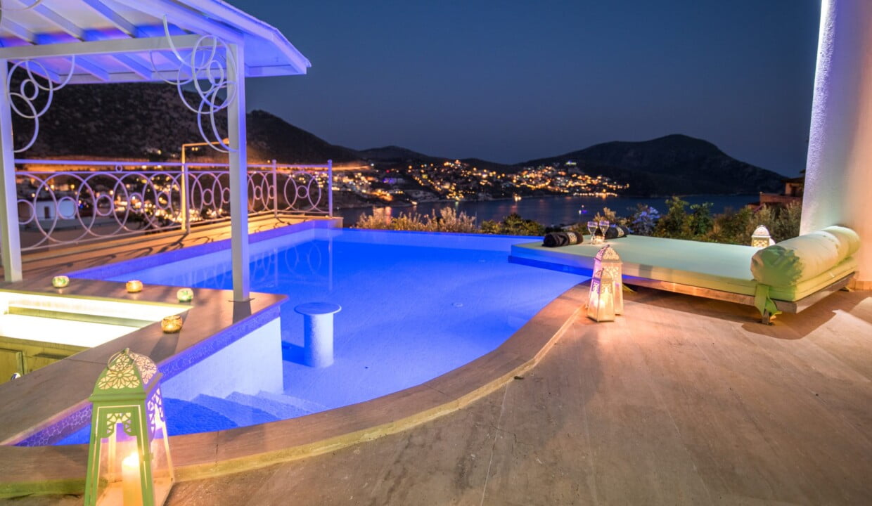 Villa Ayser night pool