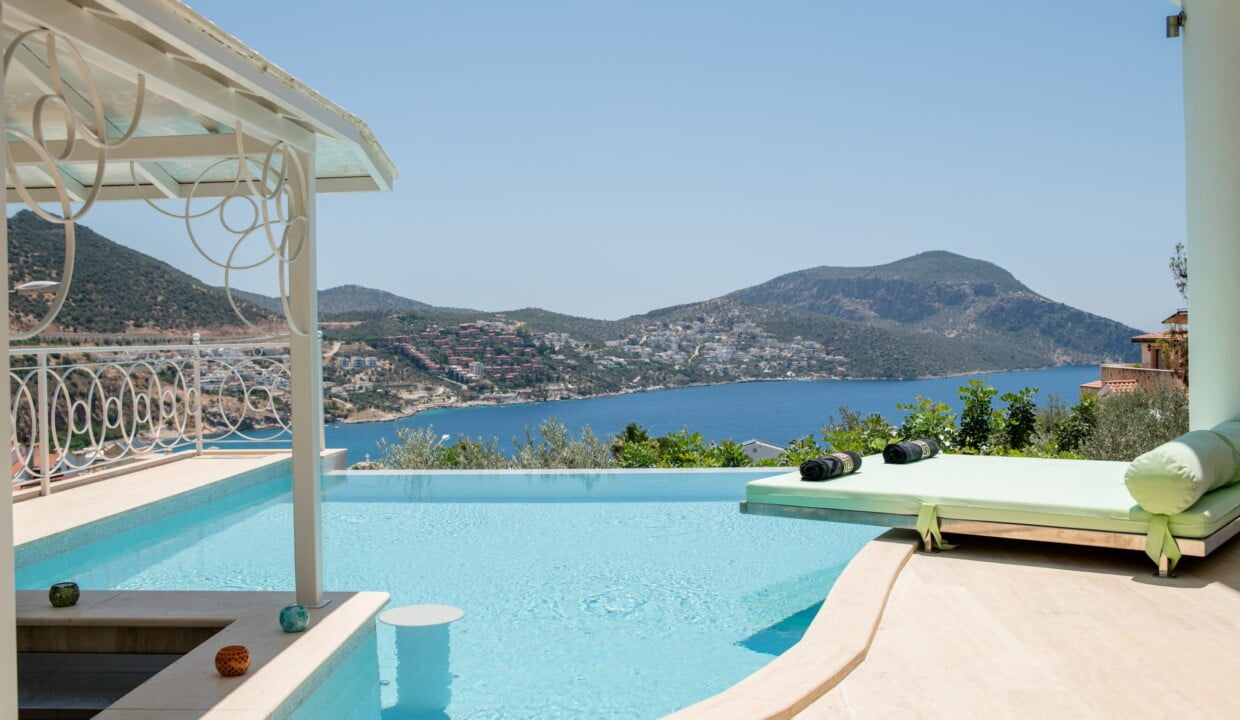 Villa Ayser pool view