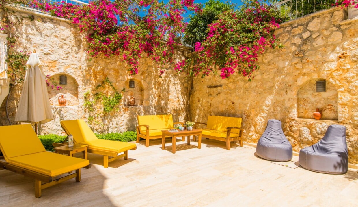 Villa Garden Court courtyard