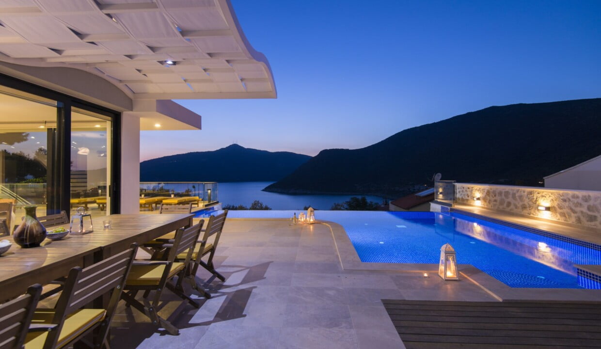 Villa Ozma night pool view