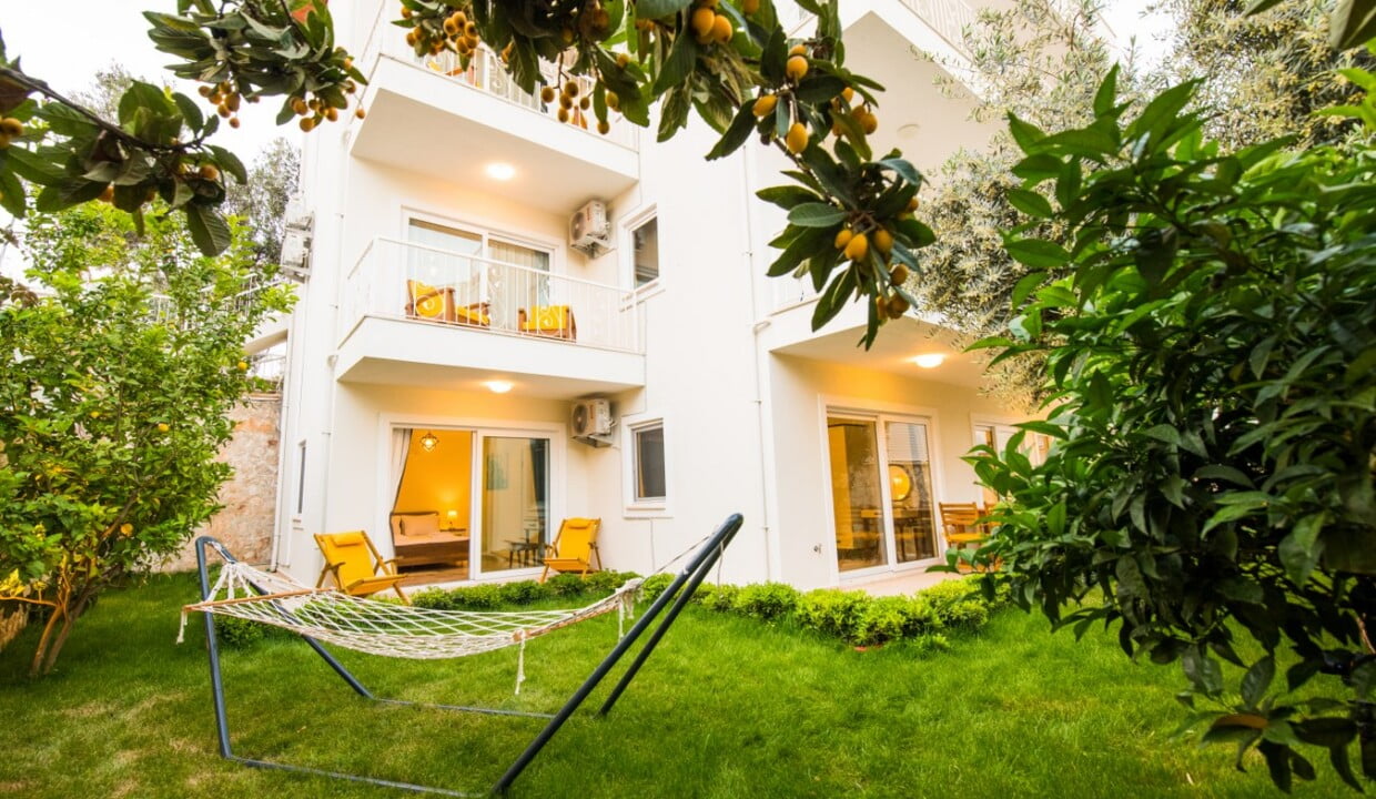 Villa garden court garden