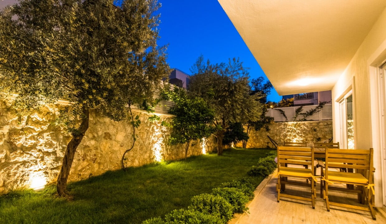 villa garden court garden lights