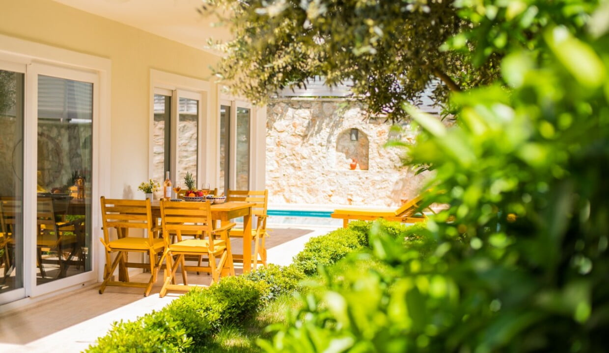 villa garden court green