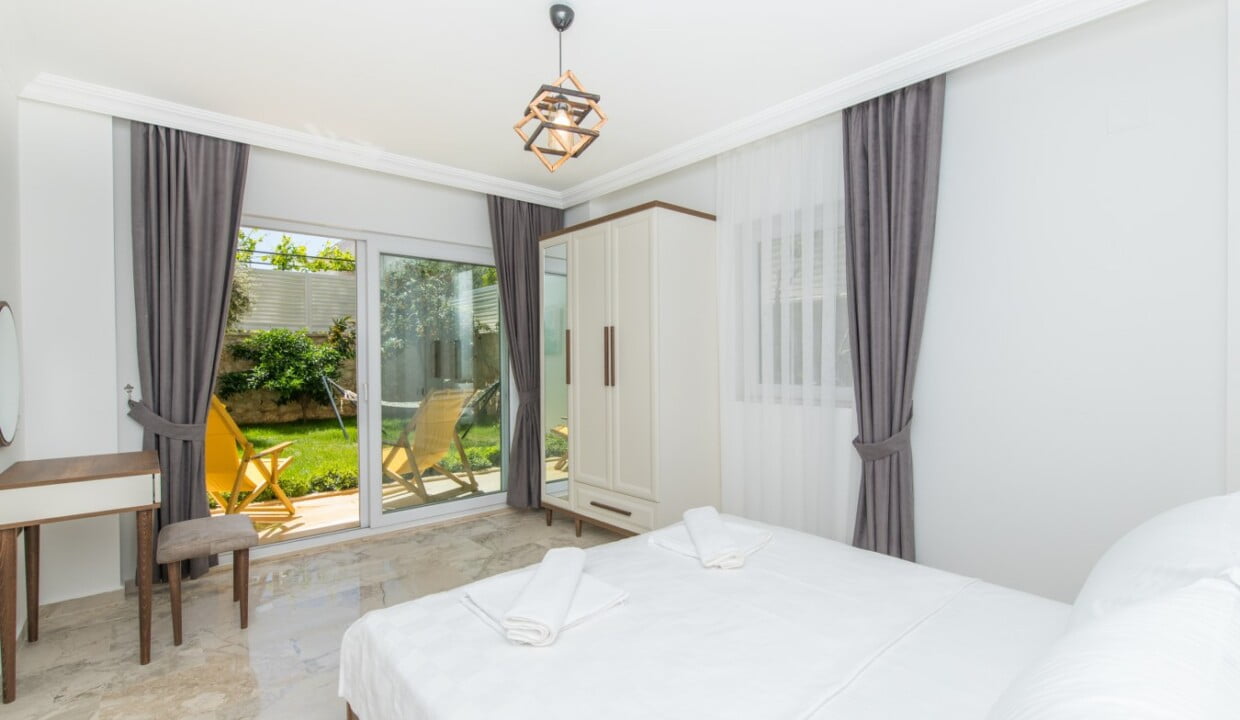 villa garden court ground bed