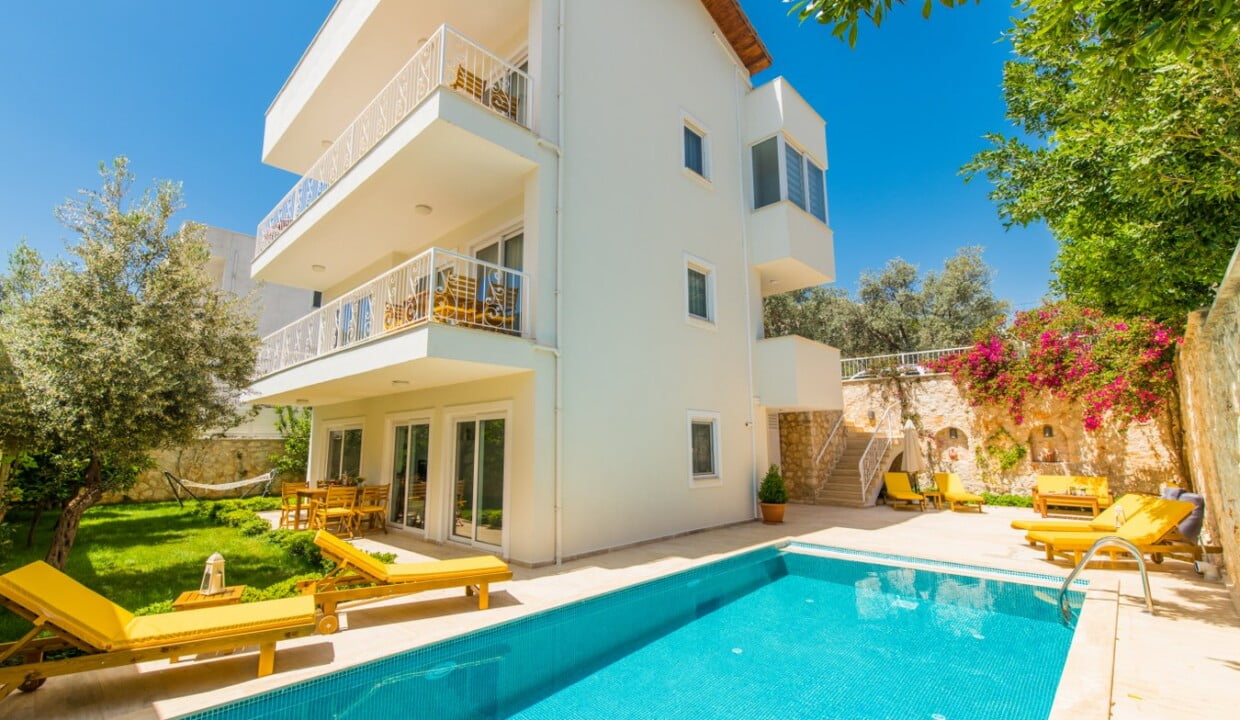 villa garden court pool facade