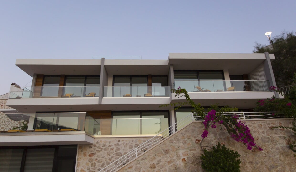 villa ozma facada entrance