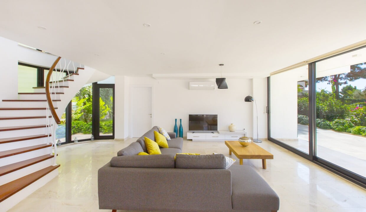 villa ozma int stairs